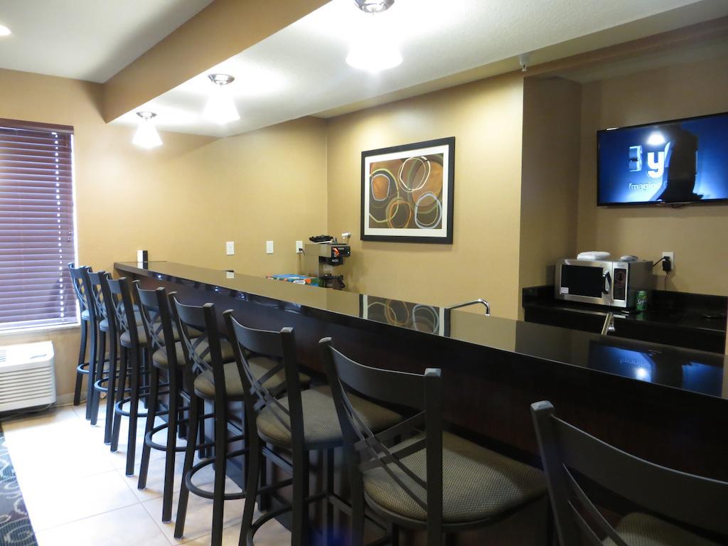 Cobblestone Inn & Suites - Harper Екстер'єр фото
