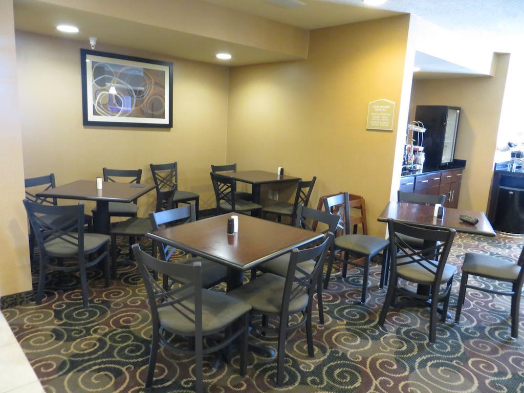 Cobblestone Inn & Suites - Harper Екстер'єр фото
