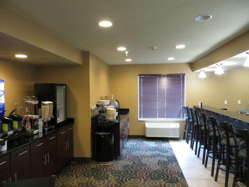 Cobblestone Inn & Suites - Harper Екстер'єр фото