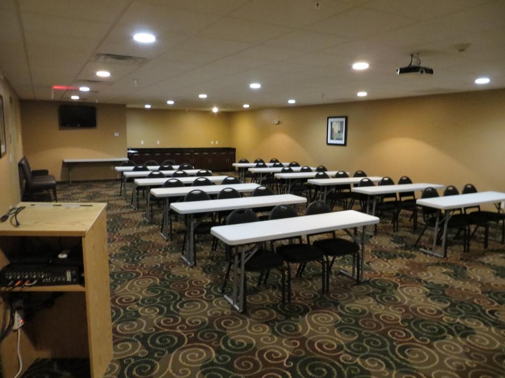 Cobblestone Inn & Suites - Harper Екстер'єр фото