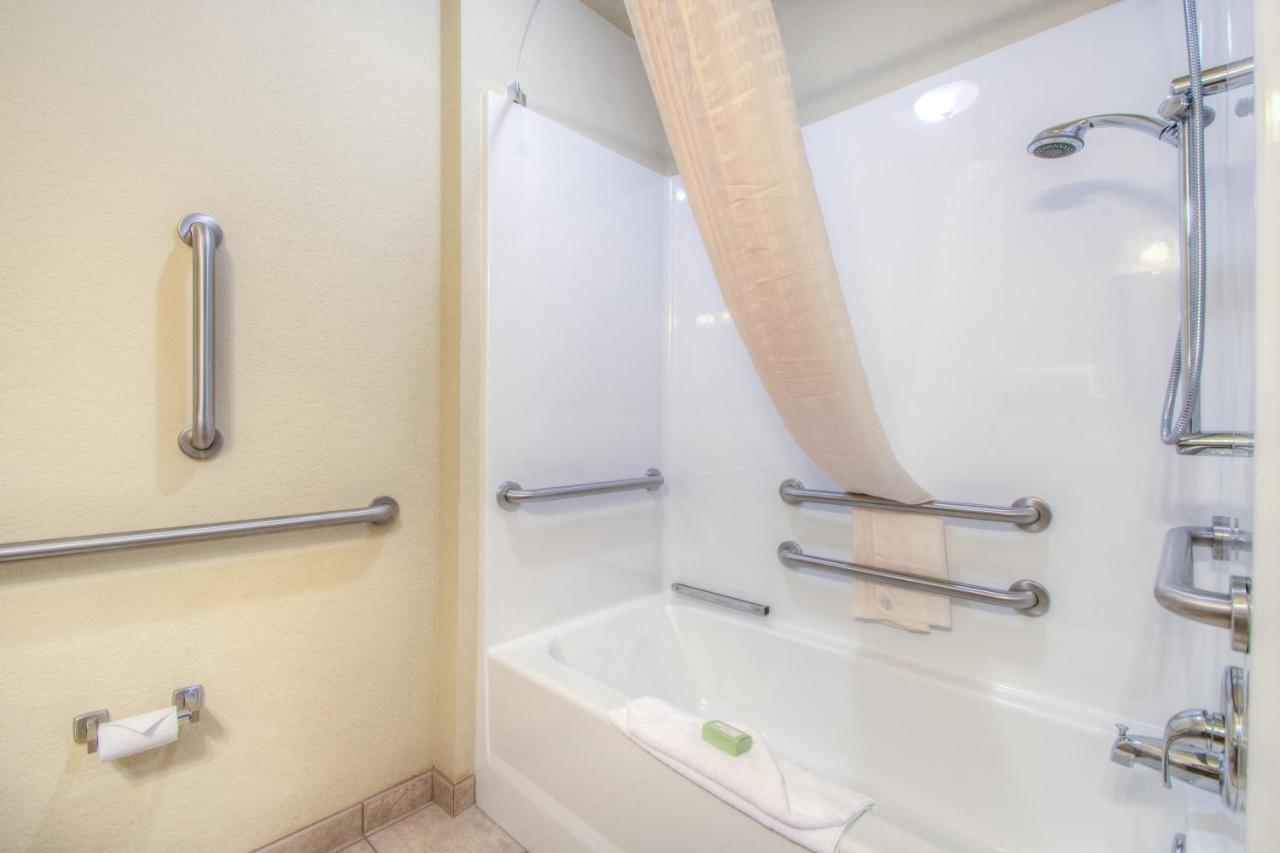 Cobblestone Inn & Suites - Harper Екстер'єр фото