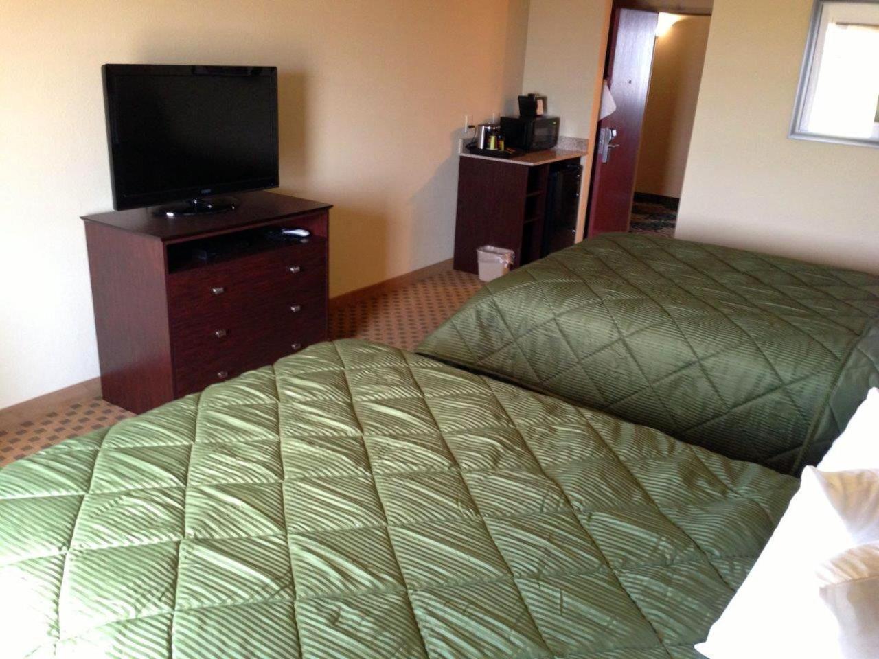 Cobblestone Inn & Suites - Harper Екстер'єр фото