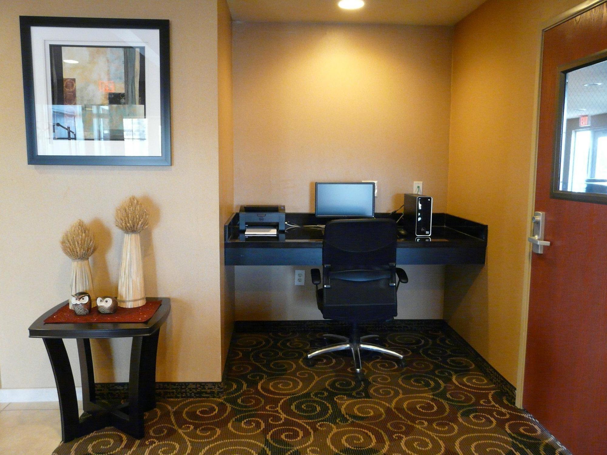 Cobblestone Inn & Suites - Harper Екстер'єр фото