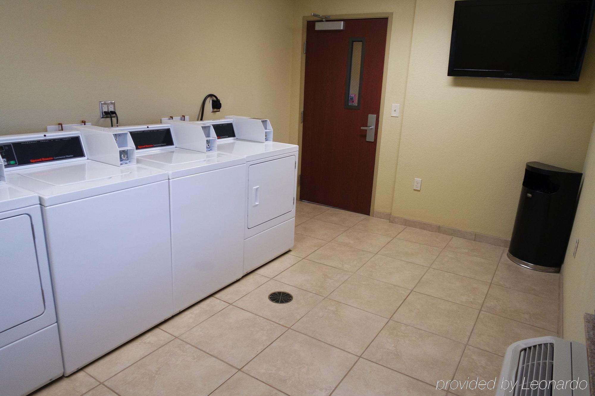 Cobblestone Inn & Suites - Harper Екстер'єр фото
