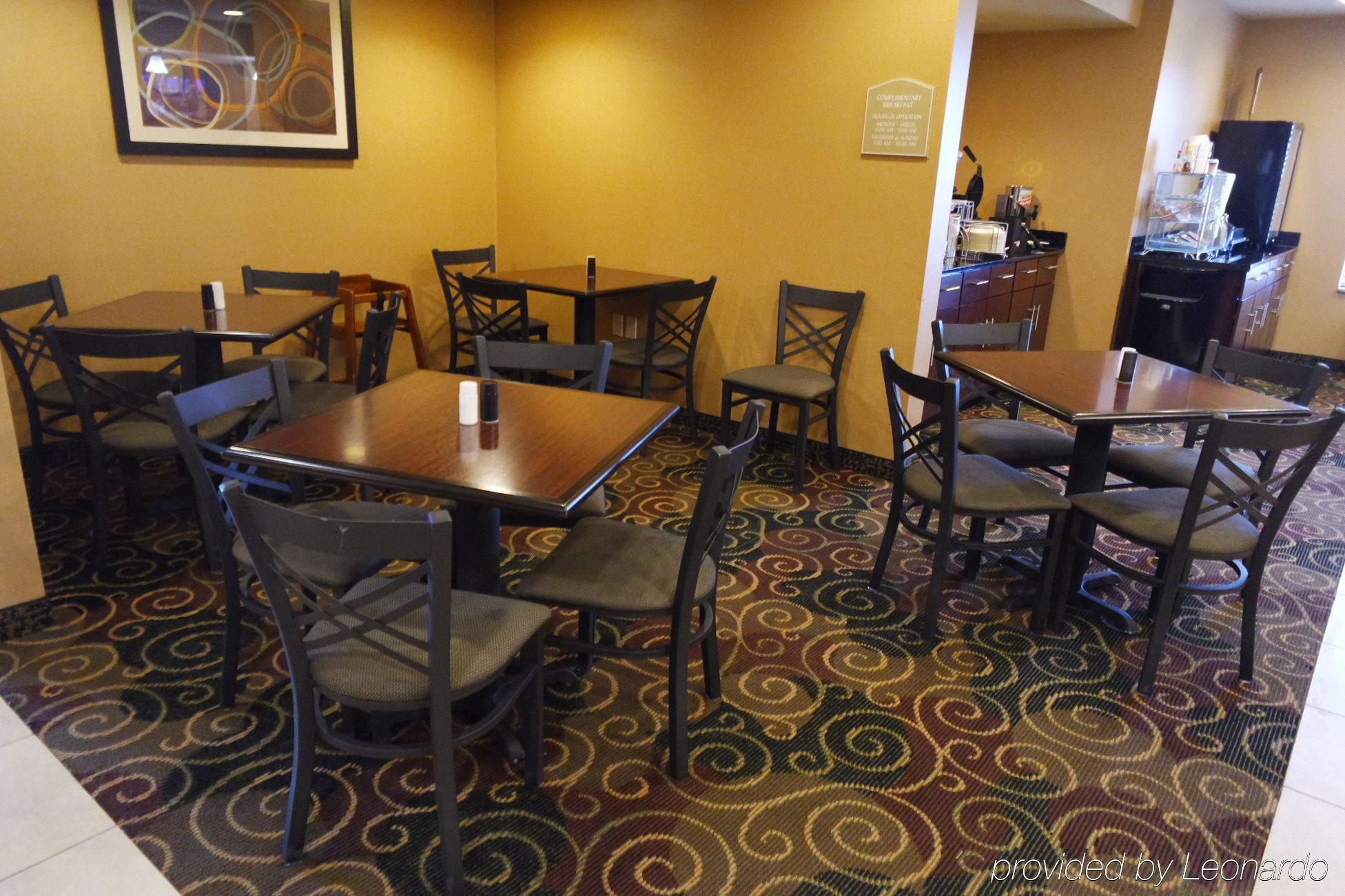 Cobblestone Inn & Suites - Harper Екстер'єр фото
