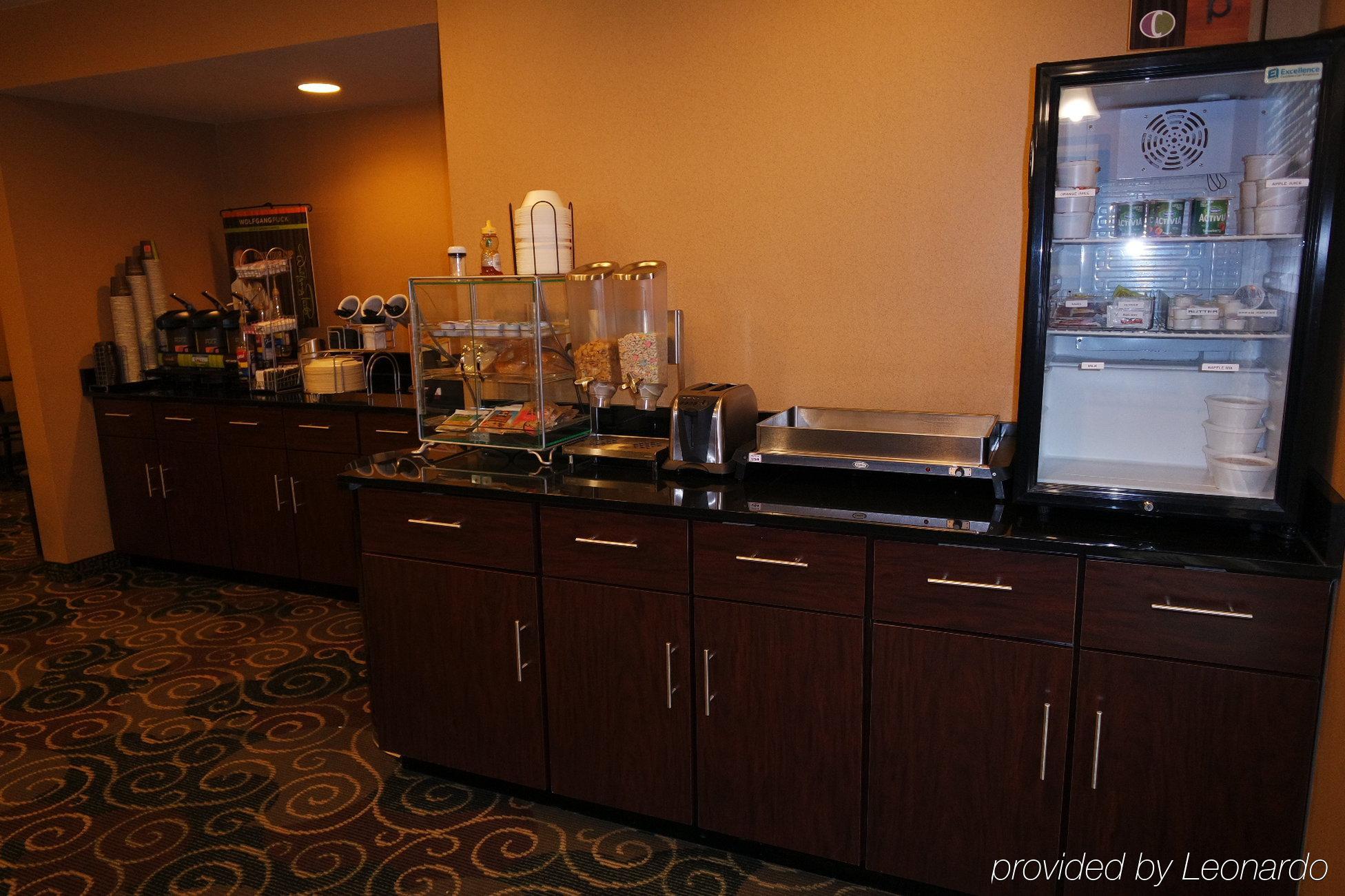 Cobblestone Inn & Suites - Harper Екстер'єр фото