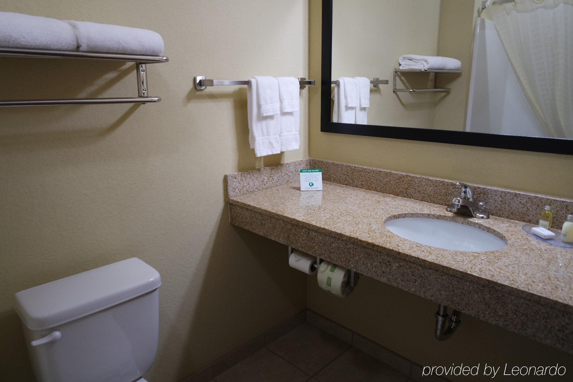 Cobblestone Inn & Suites - Harper Екстер'єр фото