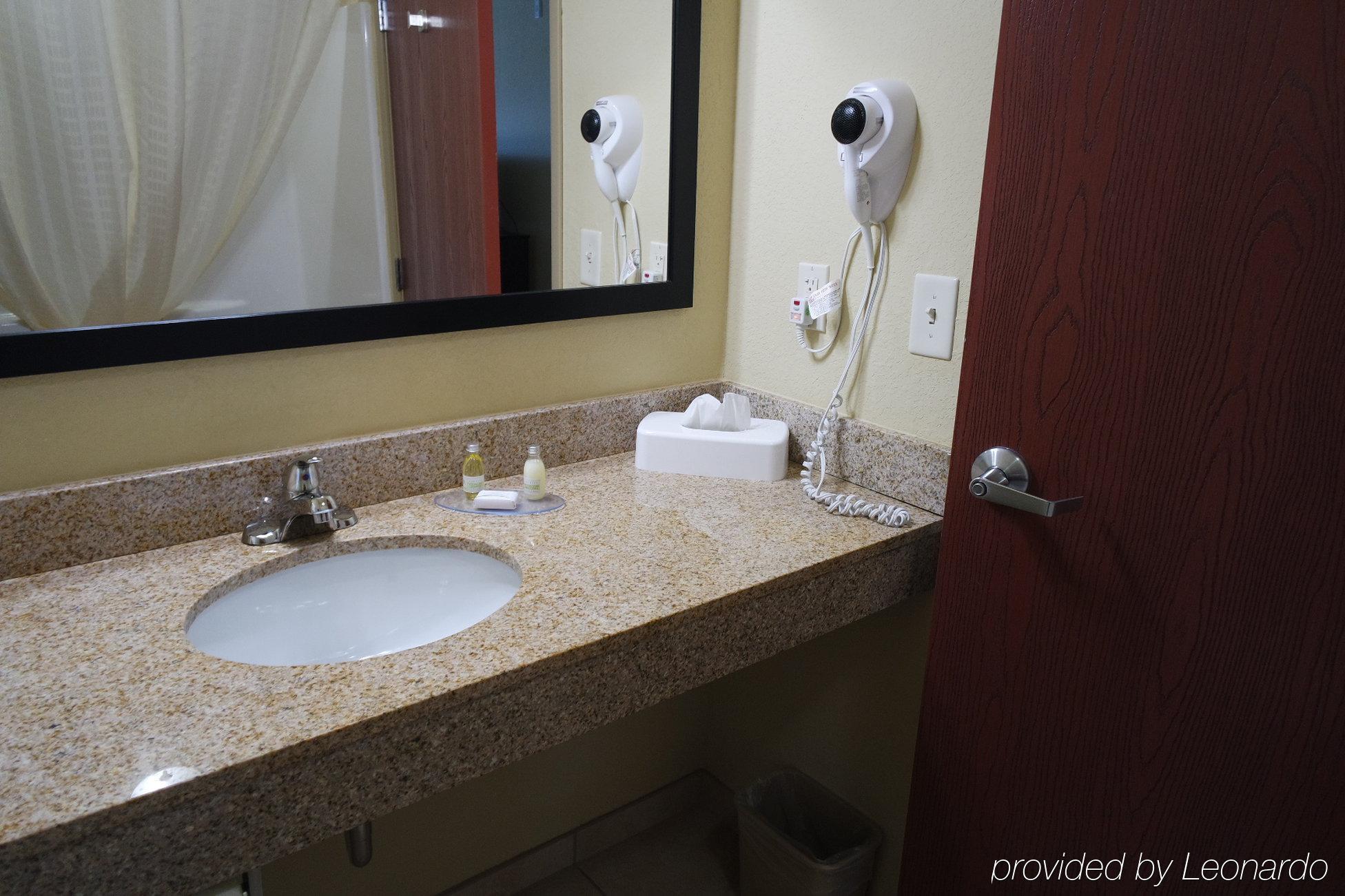 Cobblestone Inn & Suites - Harper Екстер'єр фото