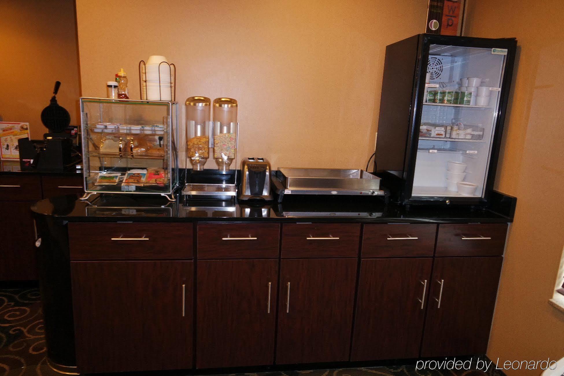 Cobblestone Inn & Suites - Harper Екстер'єр фото